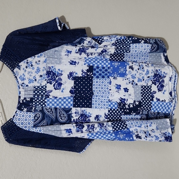 Absolutely Famous Womens Blouse Size 2X Blue Floral Patchwork Short Seeve - Picture 7 of 13